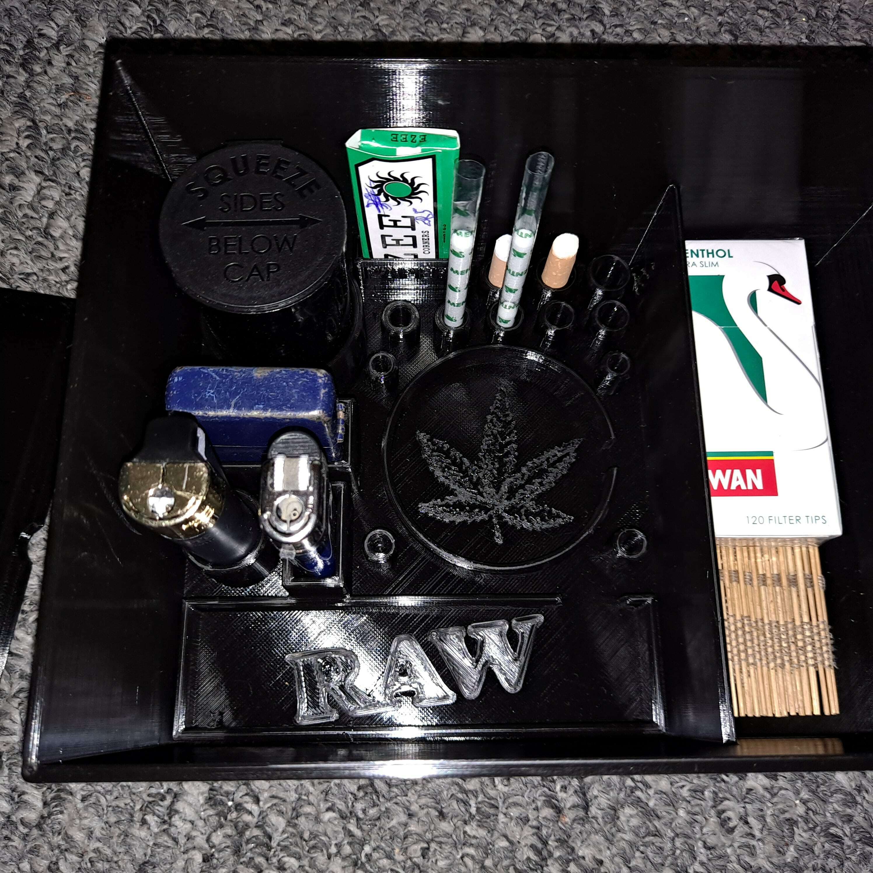 Download STL file THC DESIGN CANNABIS ROLLING BOX & TRAY WITH COMPARTMENTS FOR ACCESSORIES • 3D